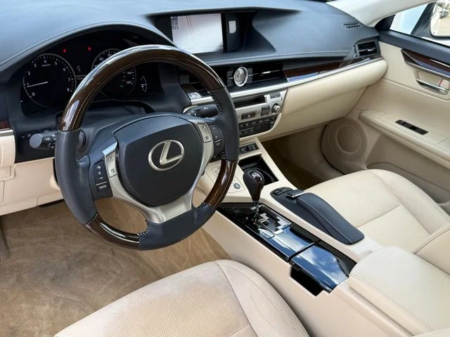 Used 2014 Starfire Pearl Lexus 350 image 10