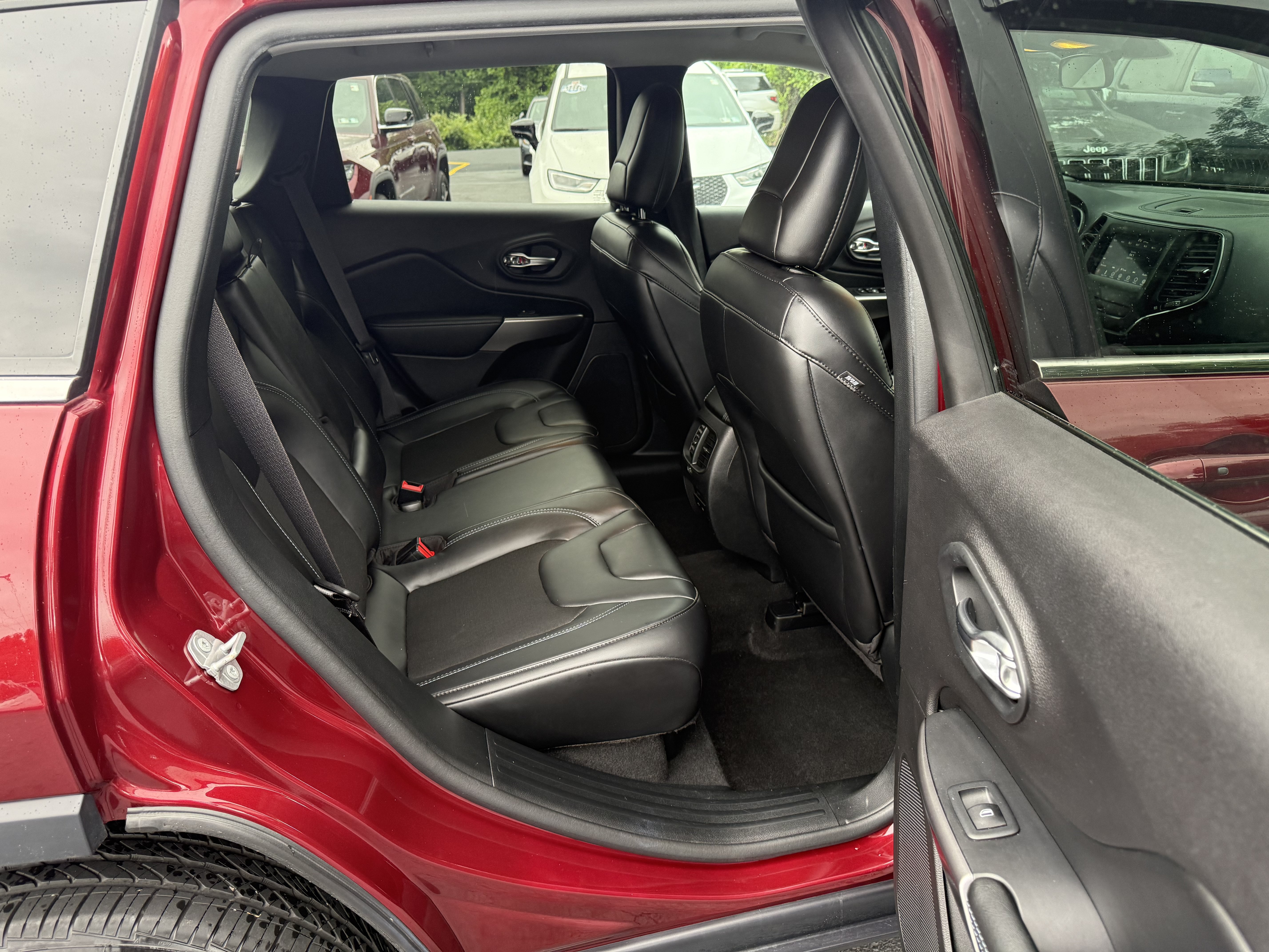 Certified Used 2020 Velvet Red Pearlcoat Jeep Latitude Plus image 17