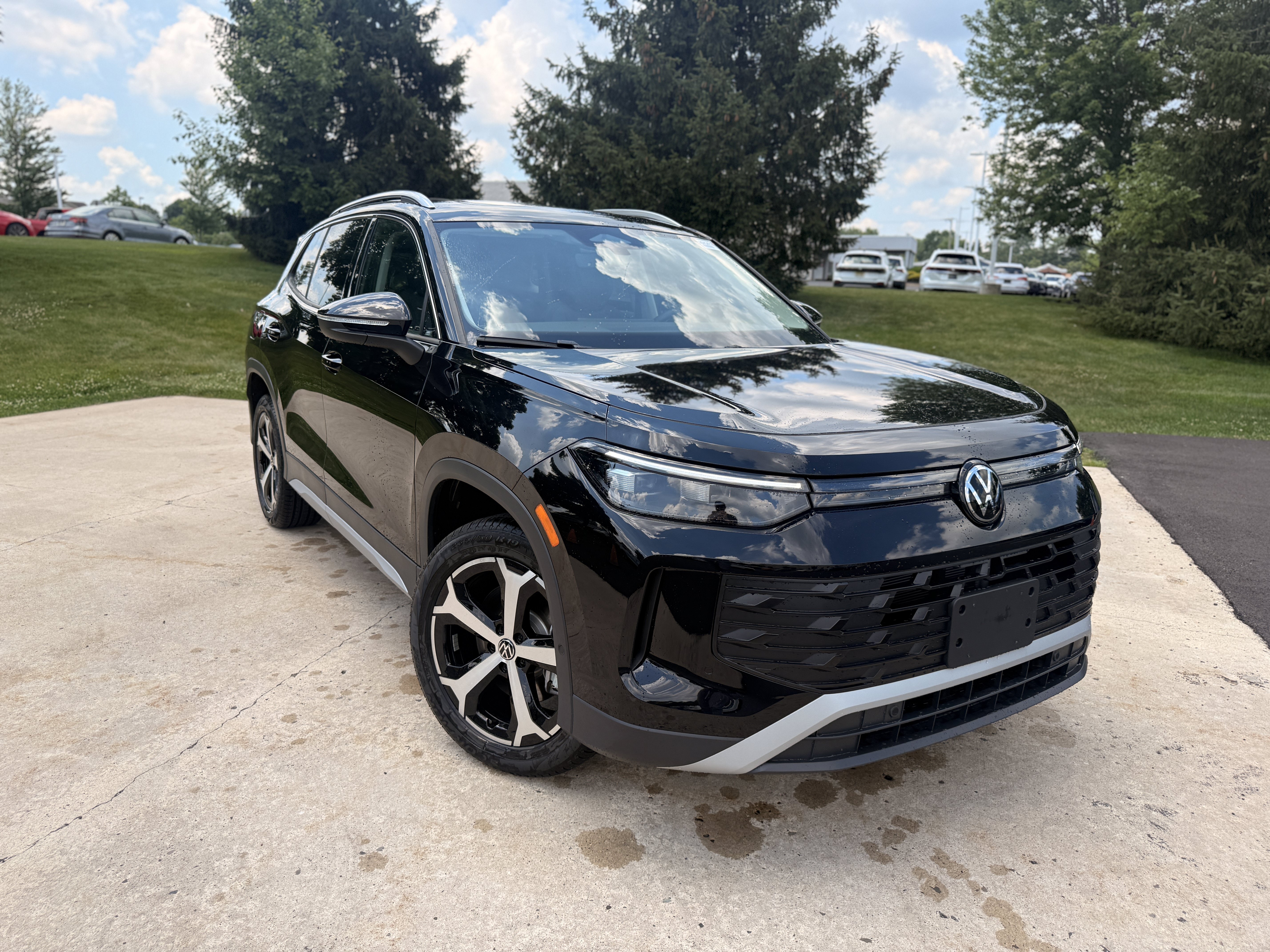 New 2026 Deep Black Pearl Volkswagen SE image 16