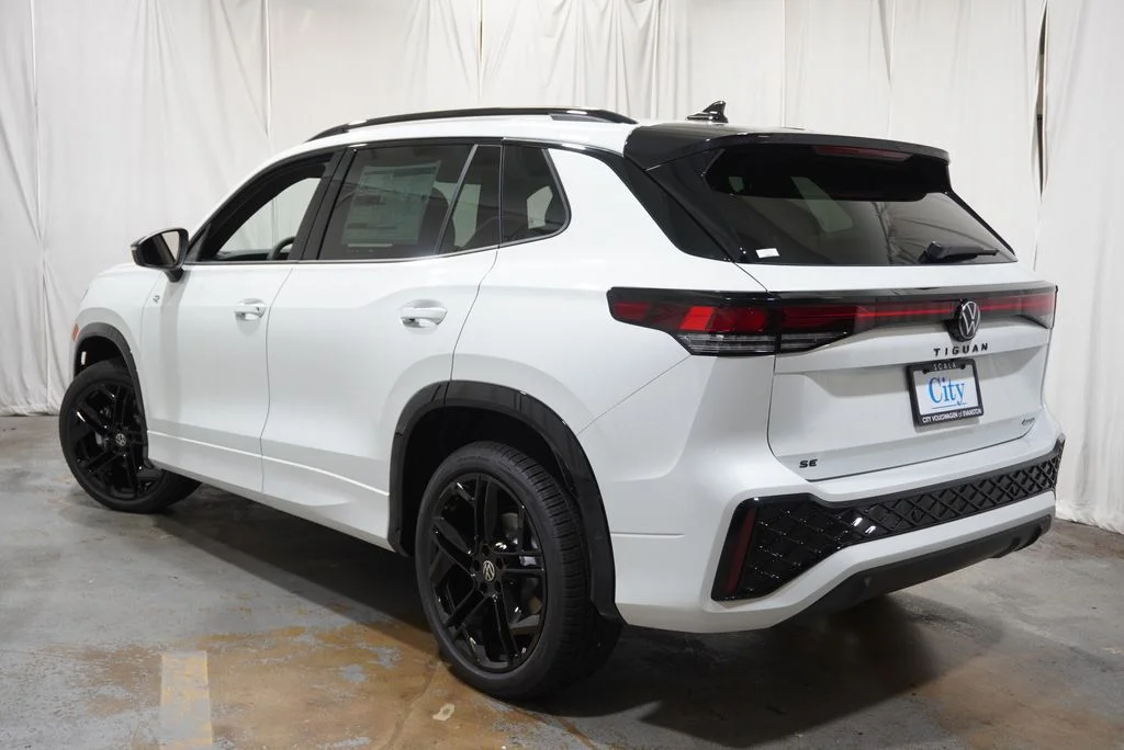 New 2026  Volkswagen 2.0T SE R-Line Black image 8