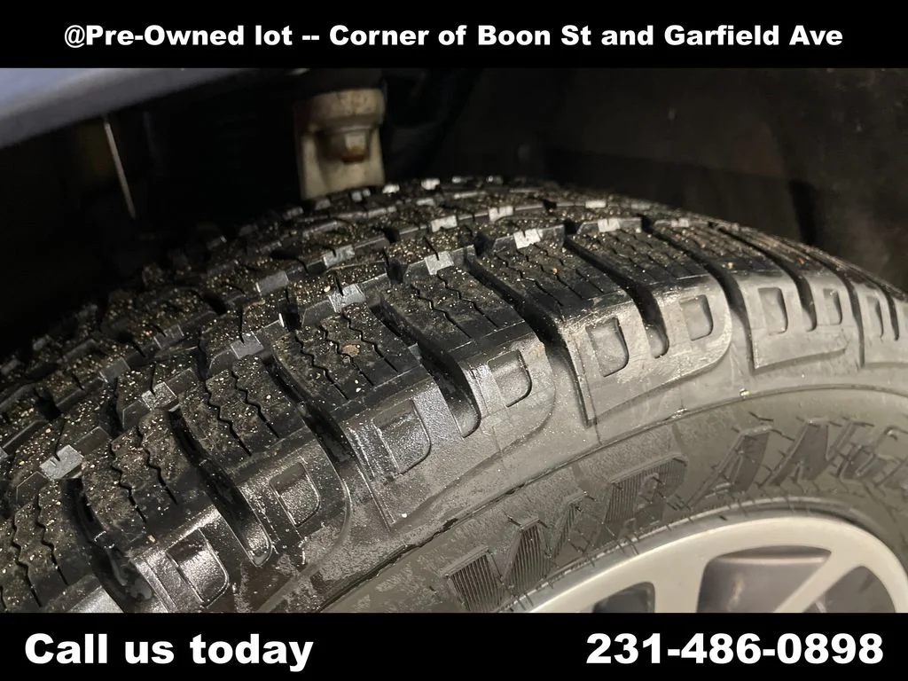 Used 2020 Blue Jeep Overland image 12