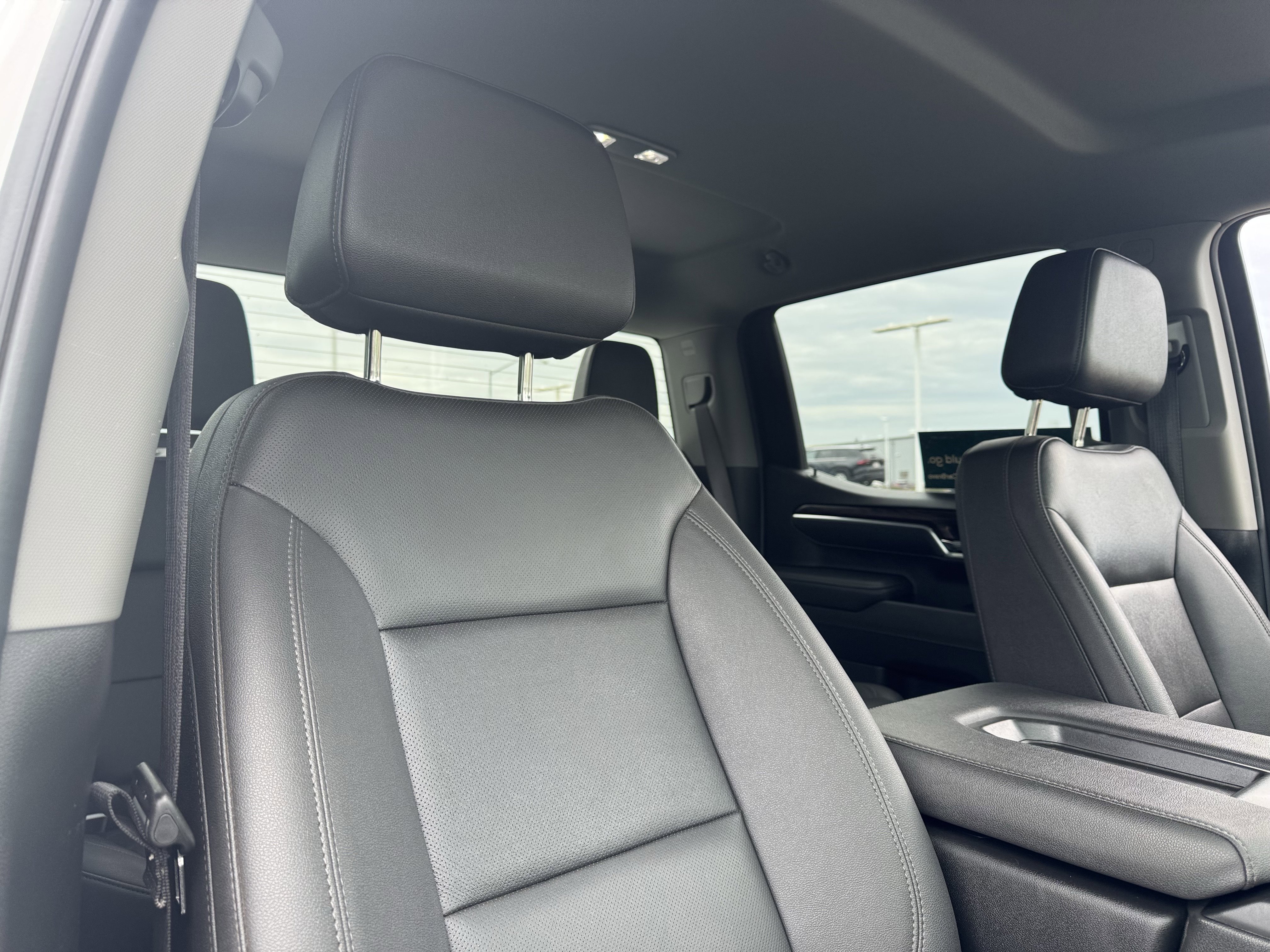 2025 GMC Sierra 1500 SLT - Photo 23