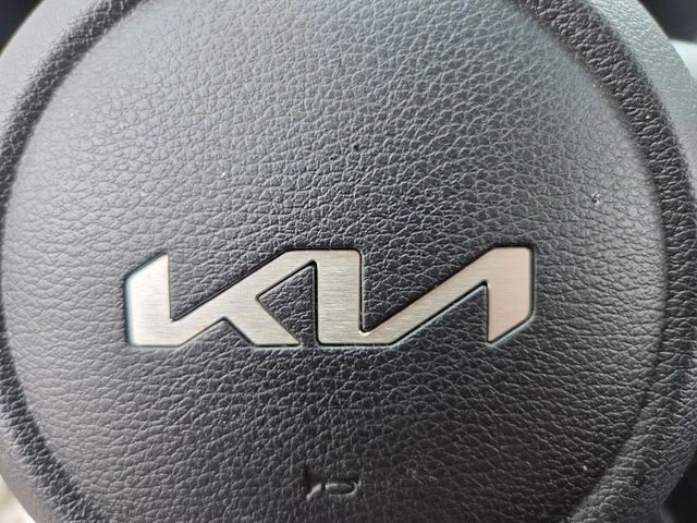 Used 2022 White Kia LX image 32