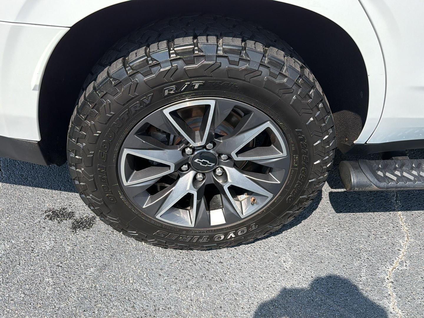 Used 2023 Summit White Chevrolet Z71 image 41