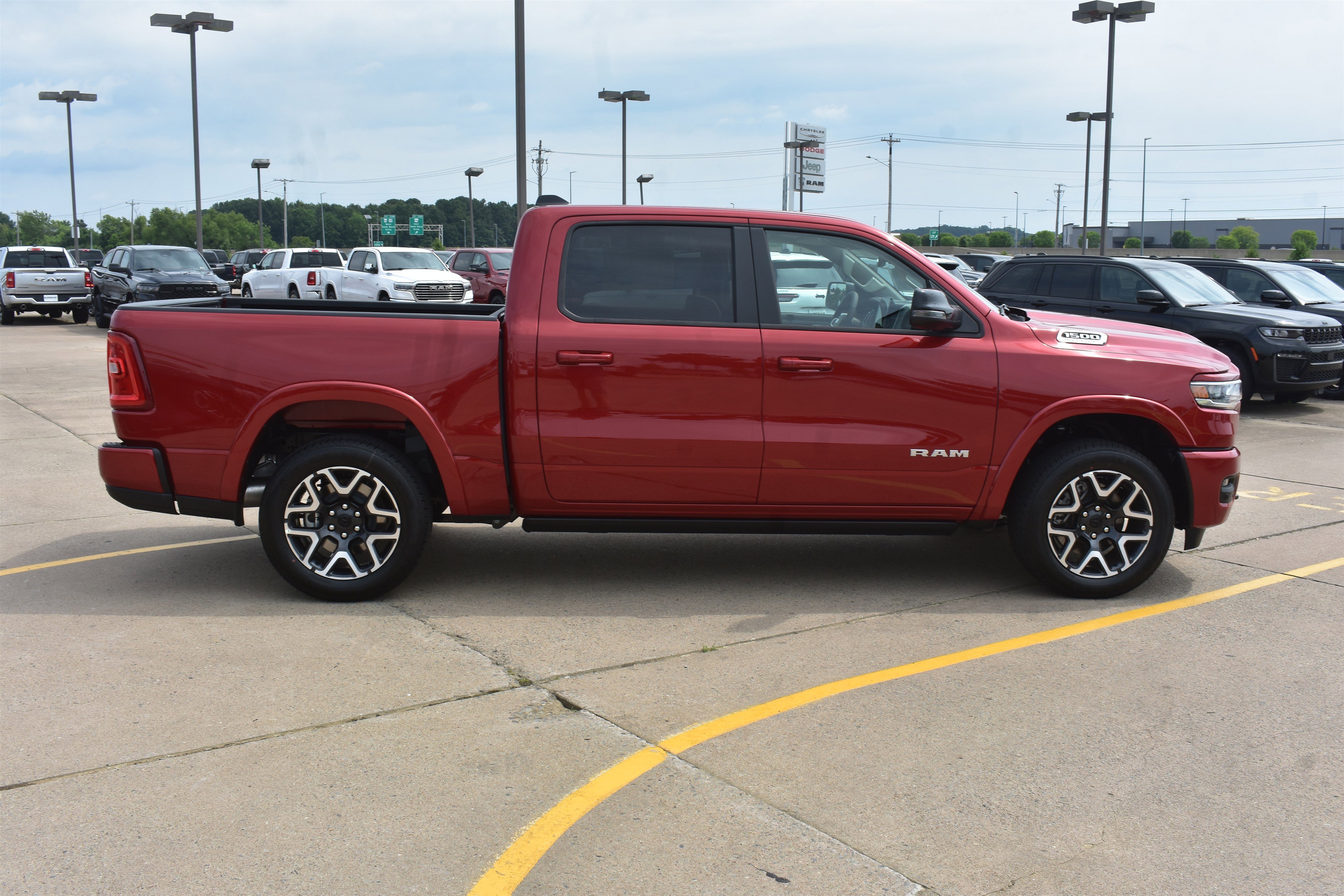 New 2026 Molten Red Pearl-Coat Exterior Paint RAM Laramie image 4