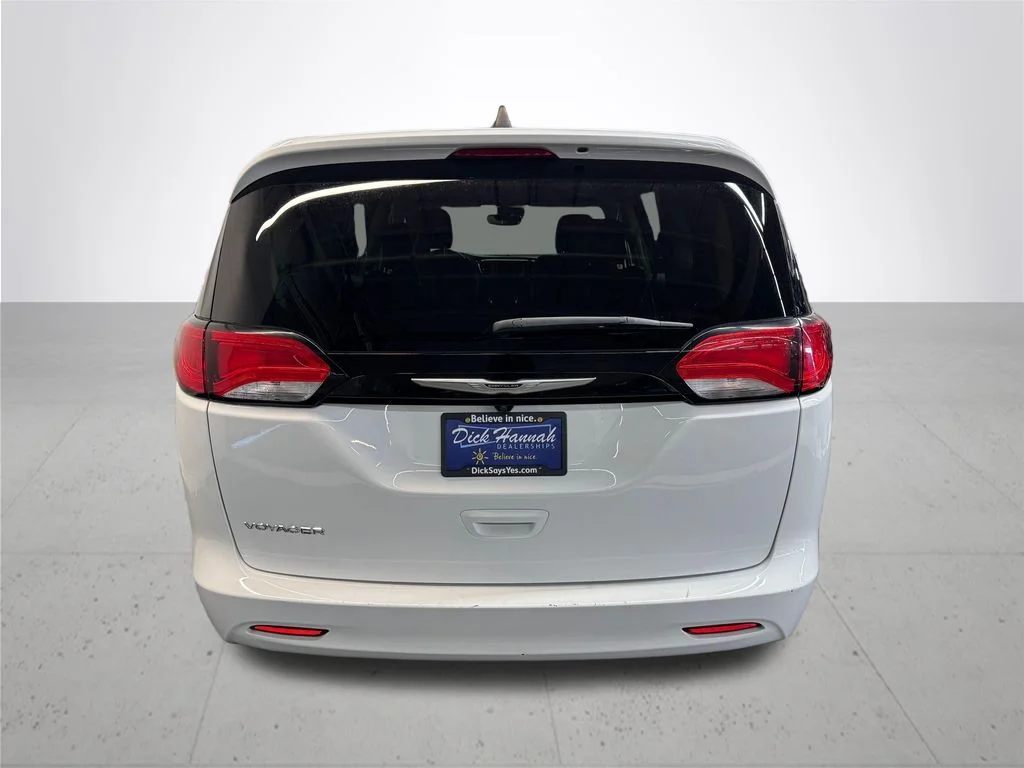 Used 2023 White Chrysler LX image 5