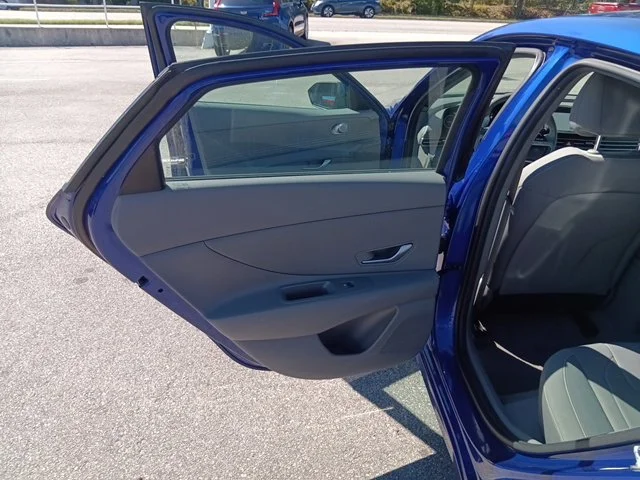 Used 2025 Blue Hyundai SEL Convenience image 23