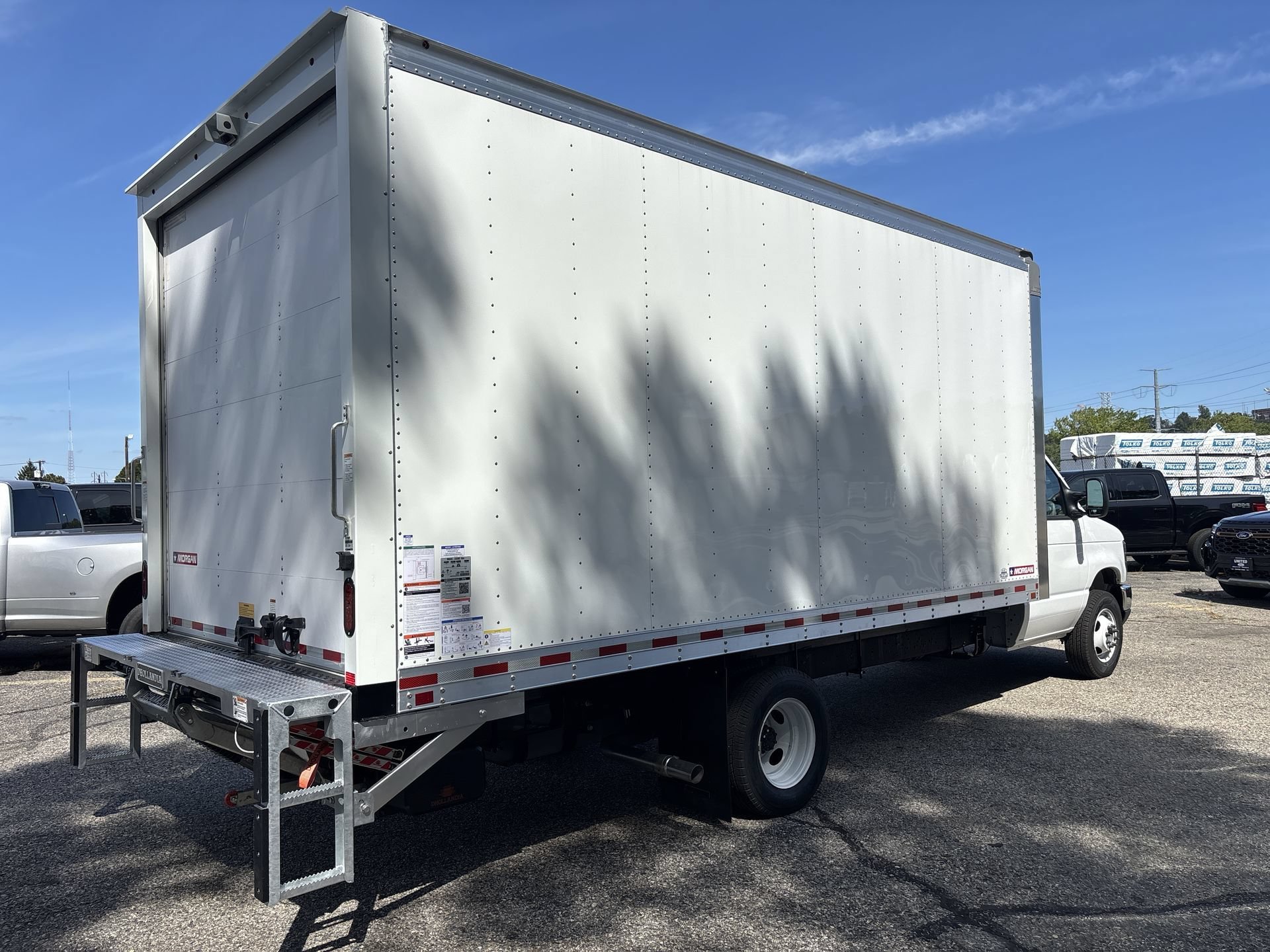 New 2027 Oxford White Ford E-450 DRW image 18