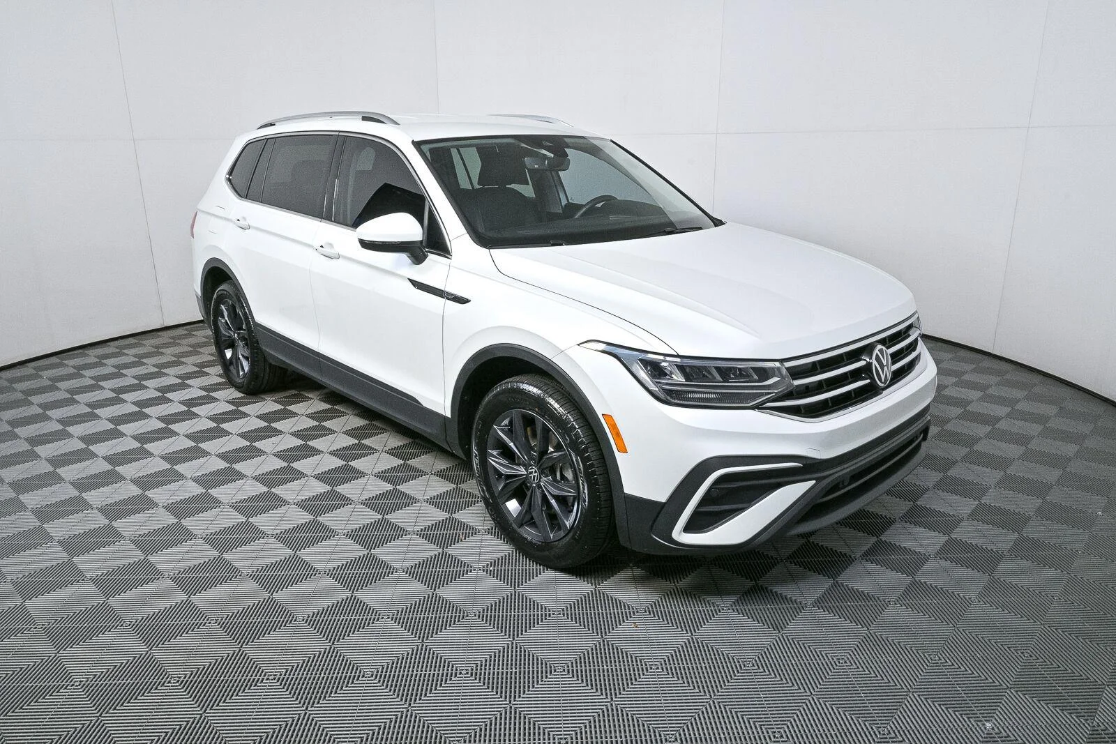Certified Used 2023 Opal White Pearl Volkswagen SE image 7