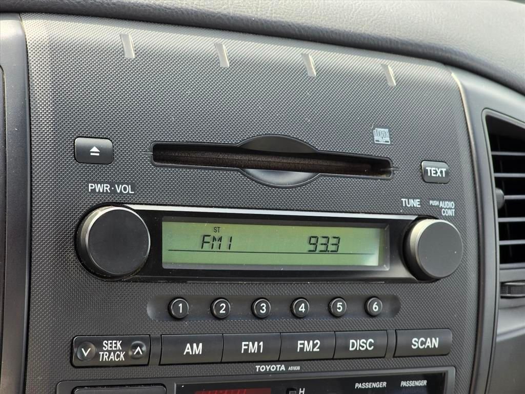Used 2007 White Toyota  image 4