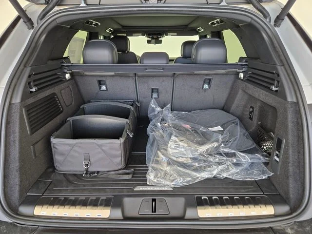 New 2026 Borasco Grey Land Rover Dynamic SE image 14