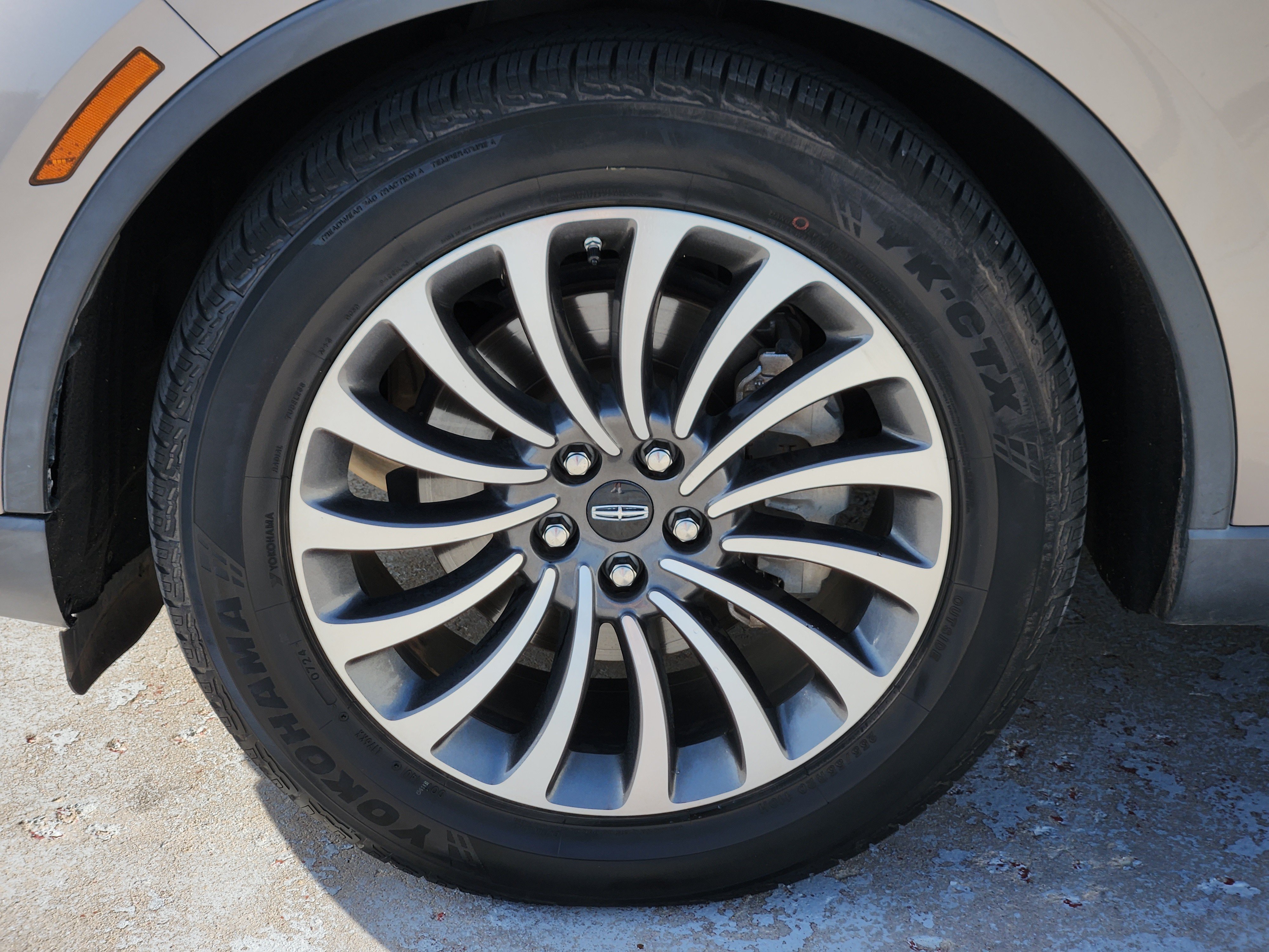 Used 2020 Iced Mocha Metallic Premium Colorant Lincoln Reserve image 13