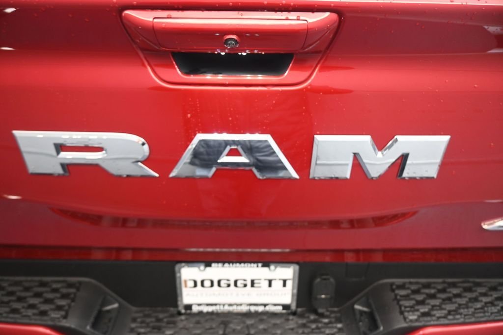 New 2026 Molten Red Pearl-Coat Exterior Paint RAM Big Horn/Lone Star image 10