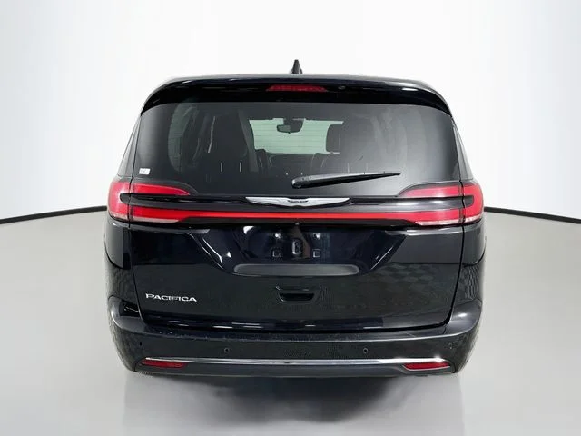 Used 2024 Black Chrysler Touring L image 6