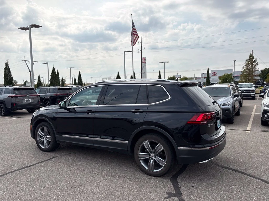 Used 2021 Black Volkswagen 2.0T SEL image 3