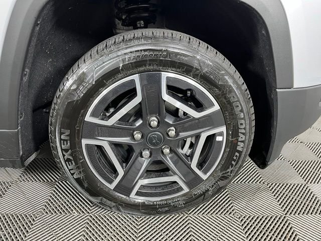 Used 2026 Silver Jeep Laredo image 9
