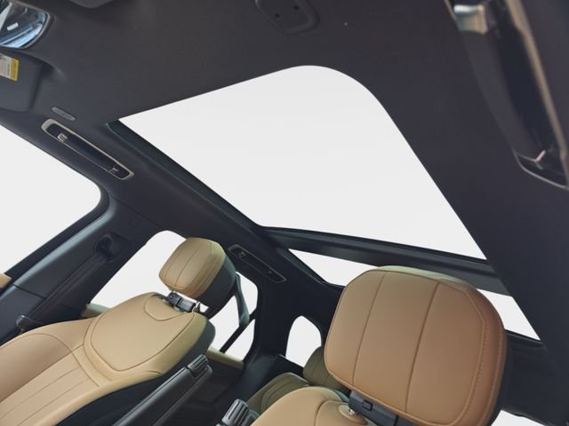 New 2026 British Racing Green Land Rover Dynamic SE image 20