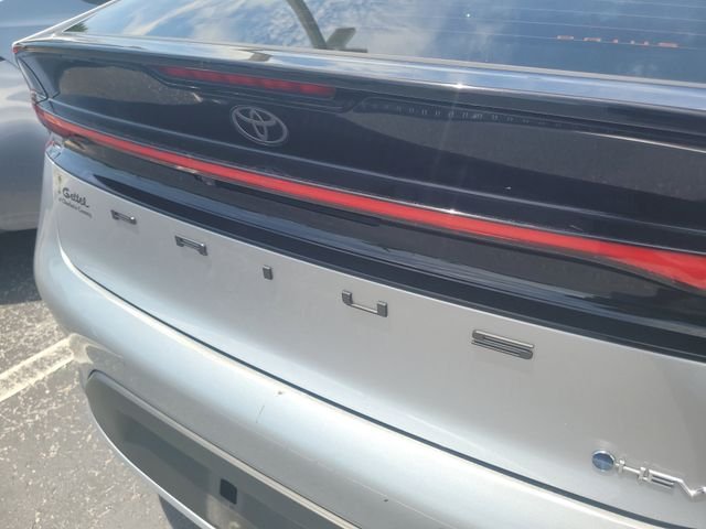 Used 2023  Toyota LE image 9