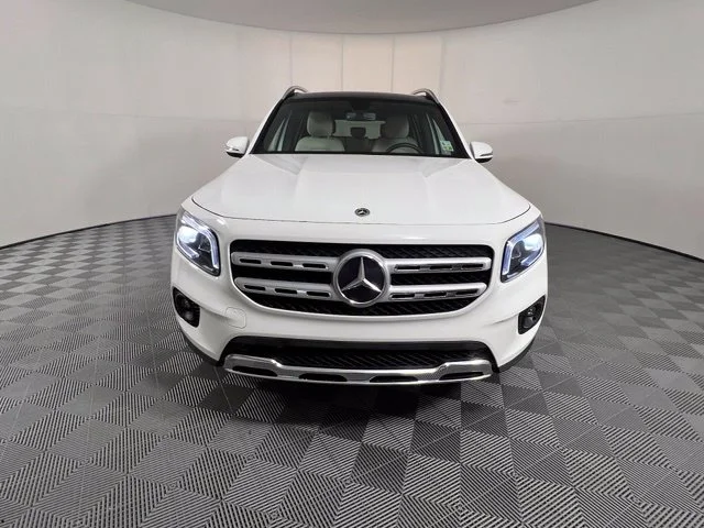 Used 2022 White Mercedes-Benz GLB 250 image 2