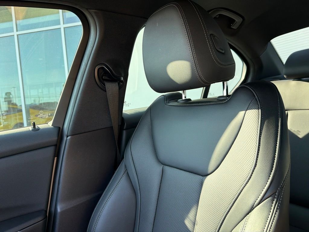 Used 2024 Mineral White Metallic BMW M340i xDrive image 23