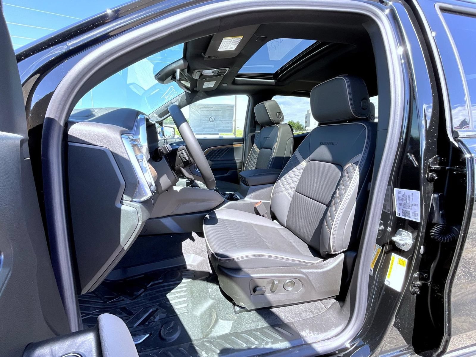 2026 GMC Canyon Denali - Photo 10