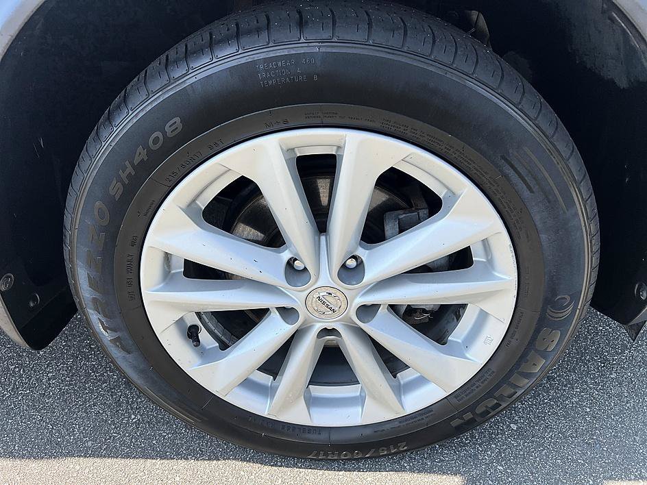 Used 2017 Glacier White Nissan S image 12