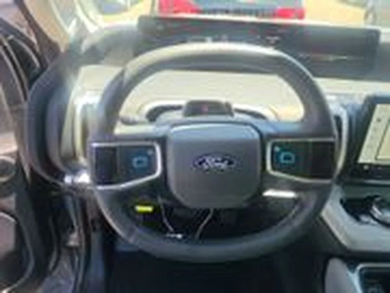 Used 2025 Glacier Gray Metallic TriCoat Ford Active image 10