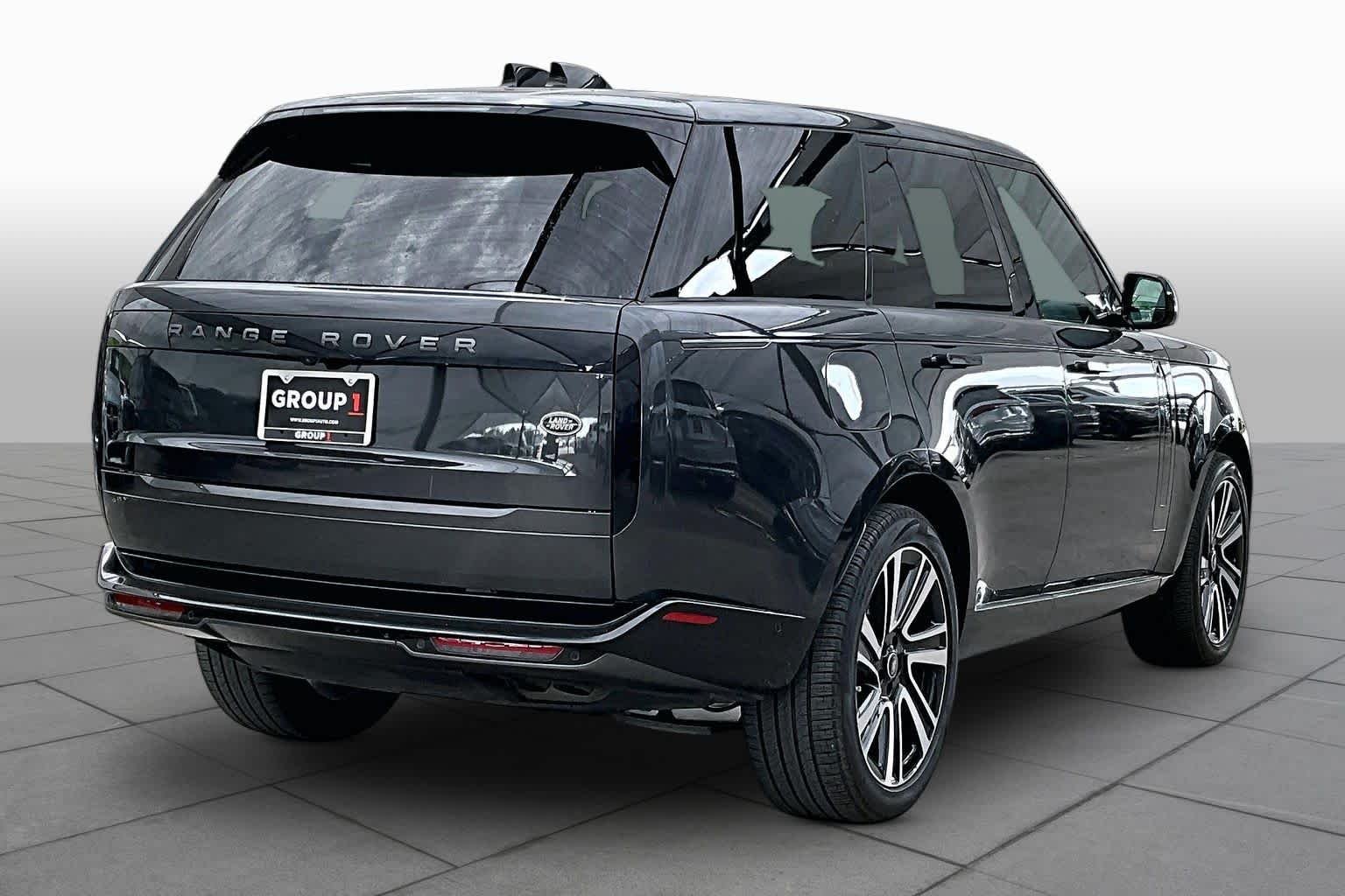 Used 2023 Carpathian Grey Premium Metallic Land Rover SE image 13
