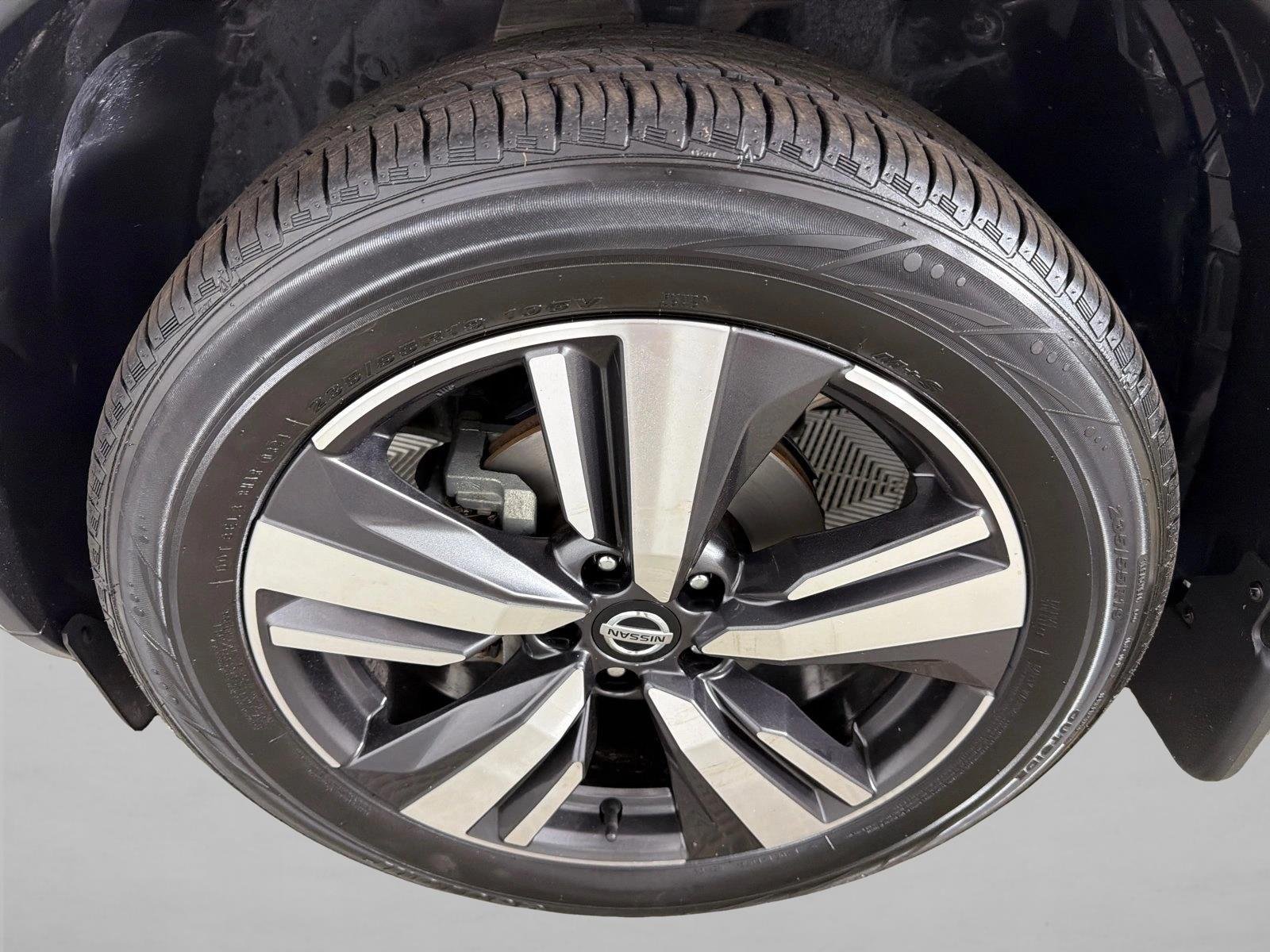 Used 2021 Pearl White Tricoat Nissan Platinum image 13