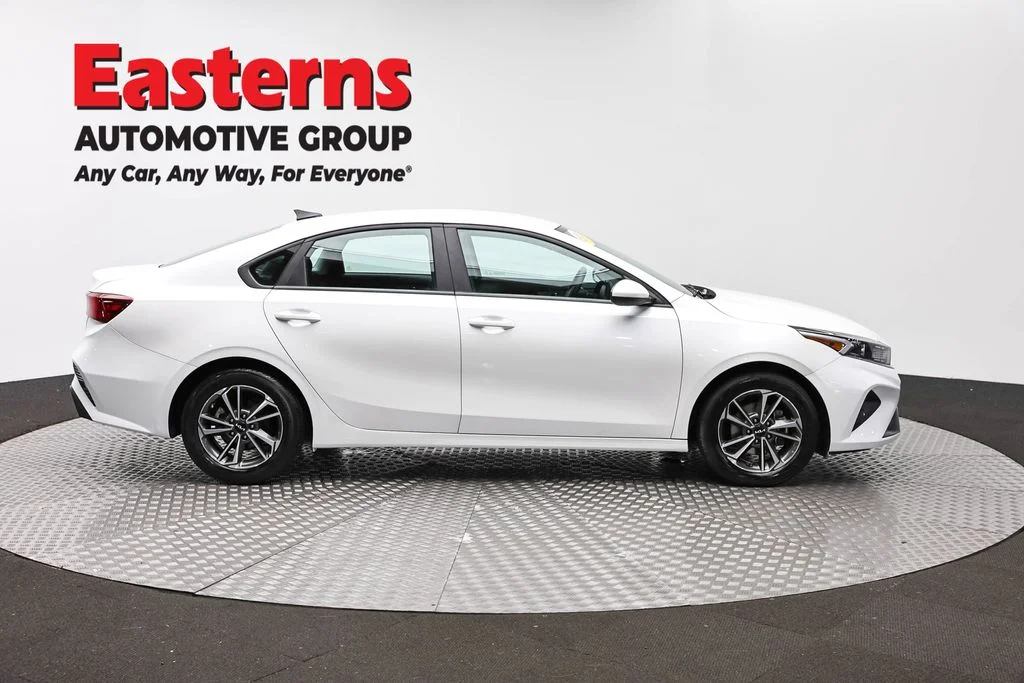 Used 2023 White Kia LXS image 4