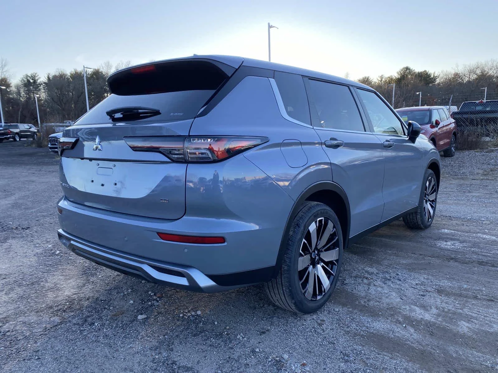 New 2026 Moonstone Gray Metallic Mitsubishi SE image 3