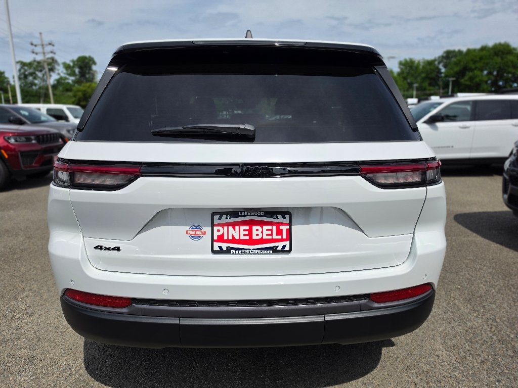 New 2026 Bright White Clear-Coat Exterior Paint Jeep Altitude image 10