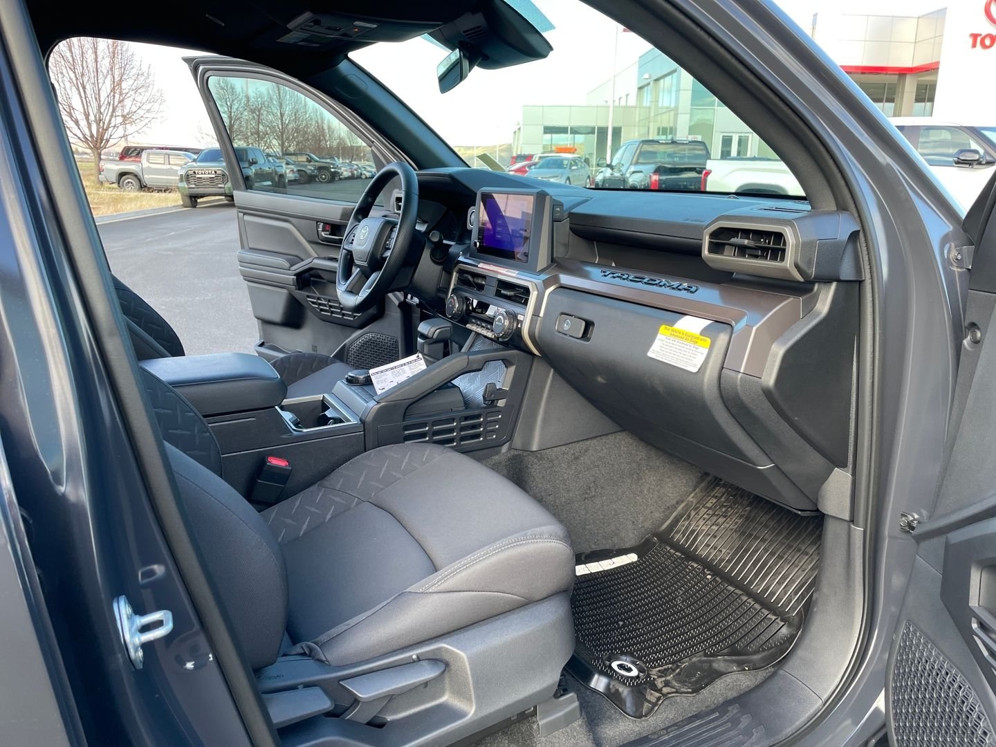 2025 Toyota Tacoma SR5 - Photo 15