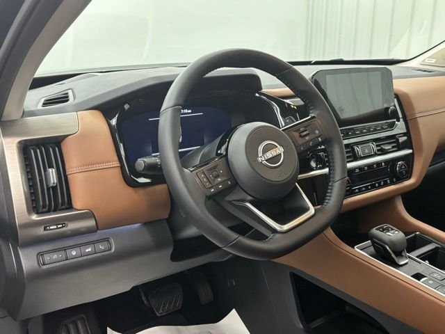 Used 2025 Black Nissan Platinum image 17
