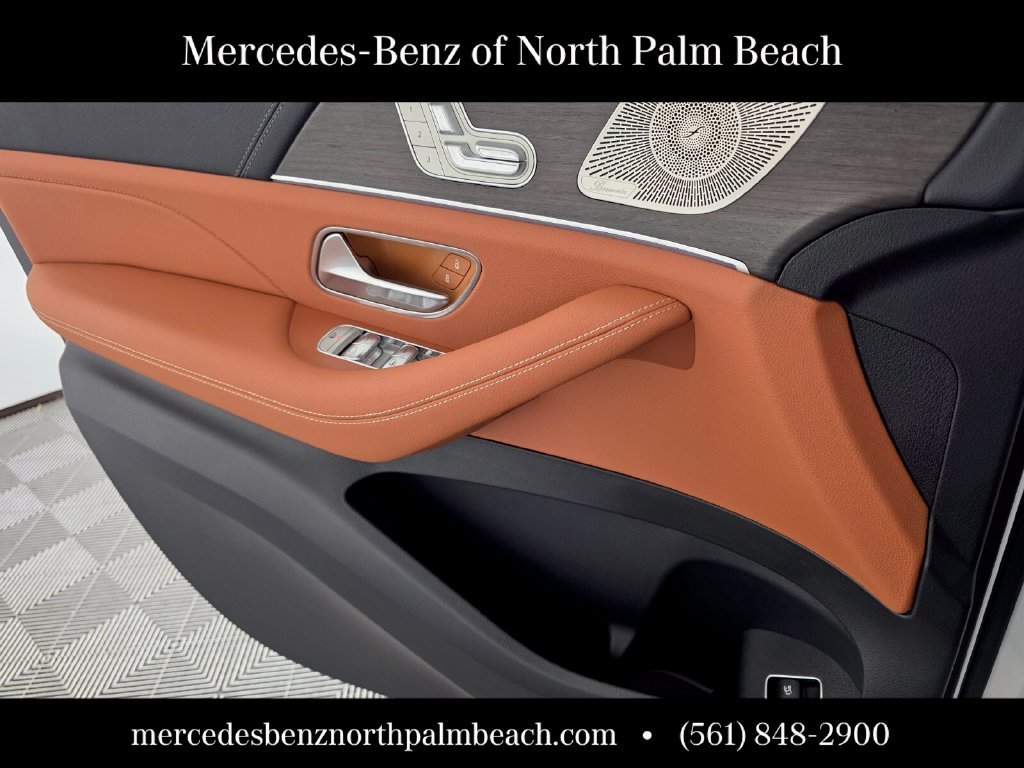 New 2027 MANUFAKTUR Moonlight White Metallic Mercedes-Benz GLS 450 image 20