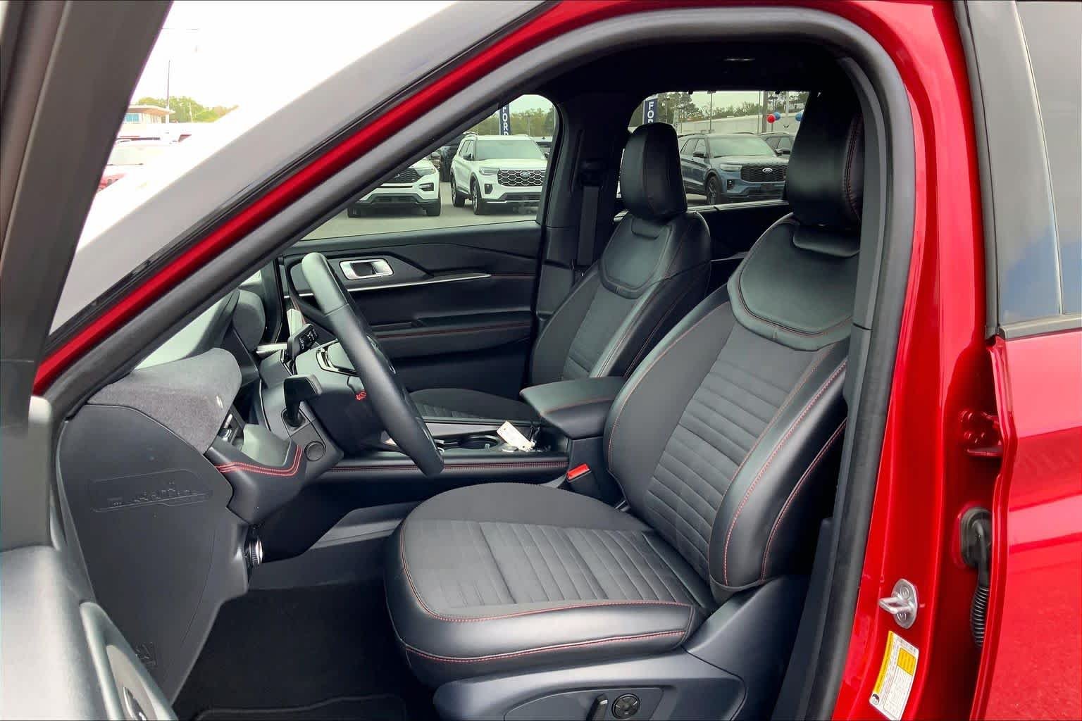 Used 2025 Rapid Red Metallic Tinted Clearcoat Ford ST-Line image 8