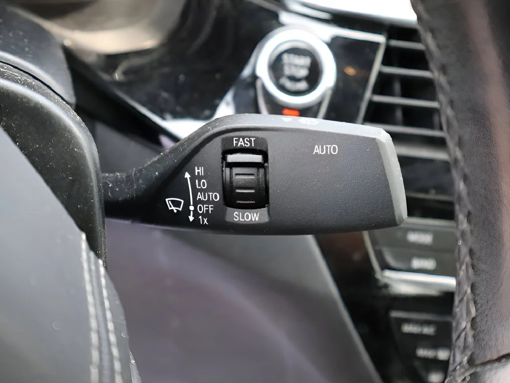 Used 2019 Gray BMW 530i xDrive image 36
