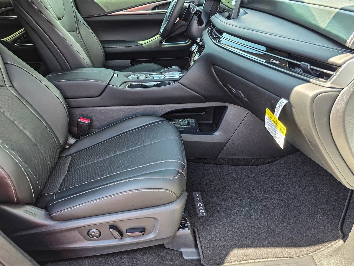 New 2026 RADIANT WHITE INFINITI Luxe AWD image 41