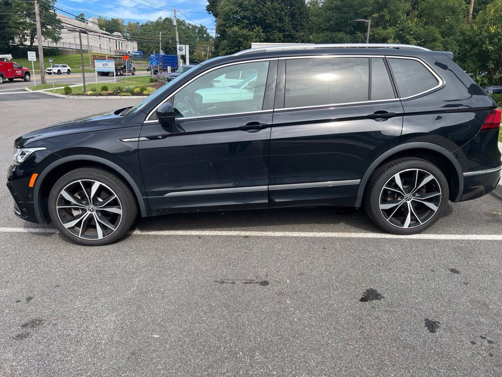 Used 2024 Black Volkswagen 2.0T SEL R-Line image 10