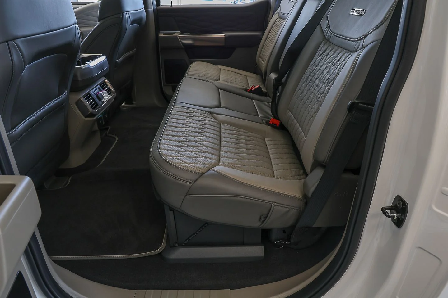 New 2026 Star White Metallic Tri-Coat Ford Platinum® image 38