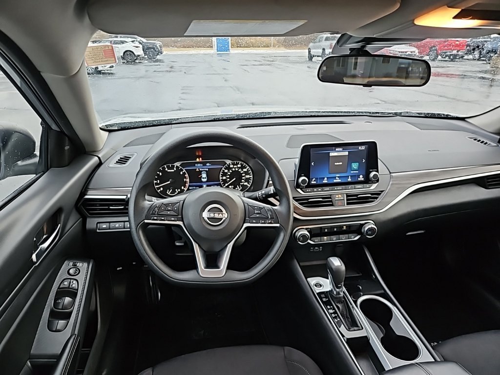 2024 Nissan Altima SV - Photo 9