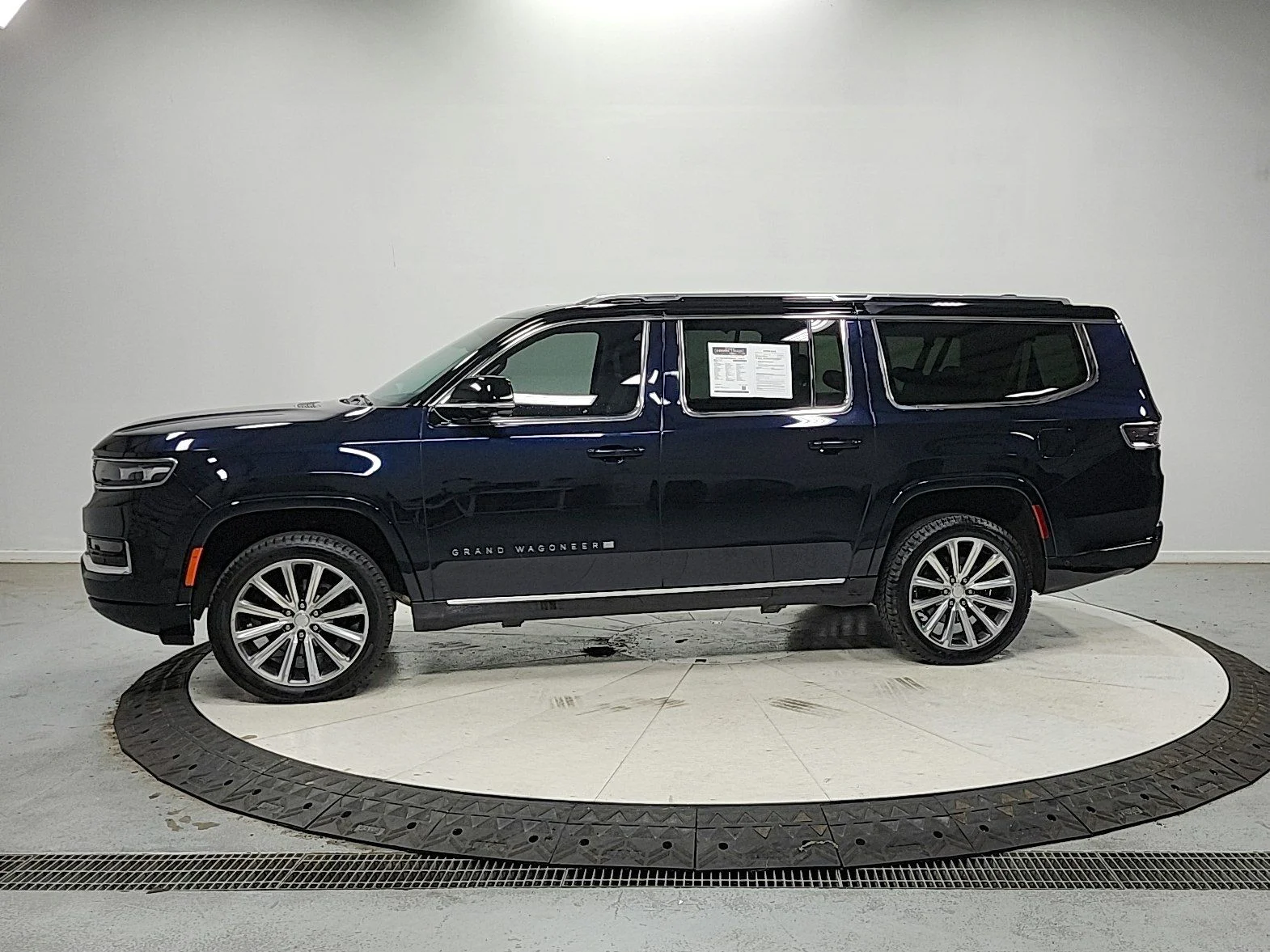 Used 2023 Black Jeep Series II image 4