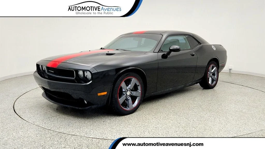 2013 Dodge Challenger SXT's photo