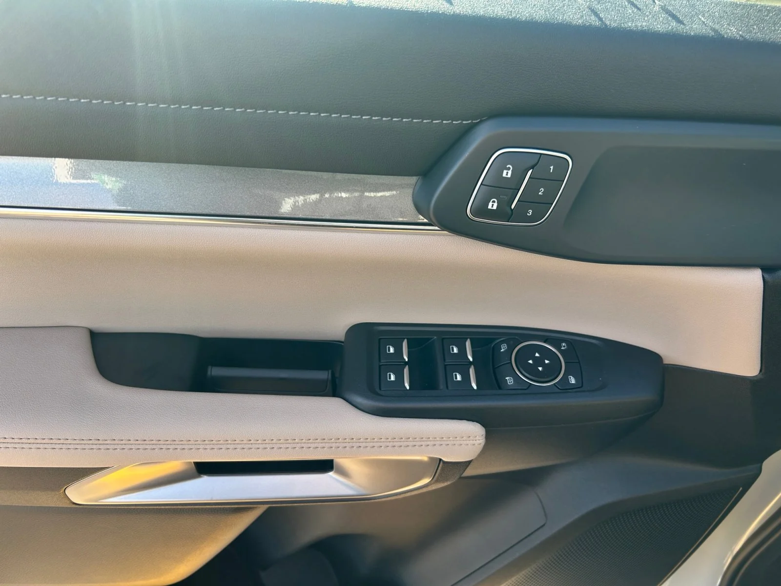 New 2025 Desert Sand Ford Lariat image 16