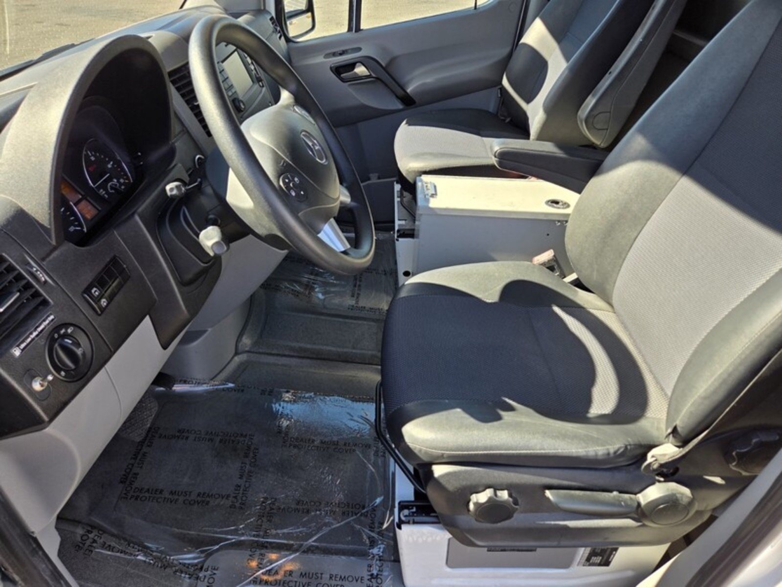 Used 2017 Arctic White Mercedes-Benz Worker image 11