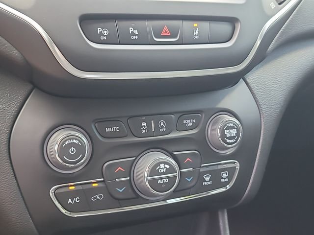 Used 2023 Blue Jeep Altitude image 25