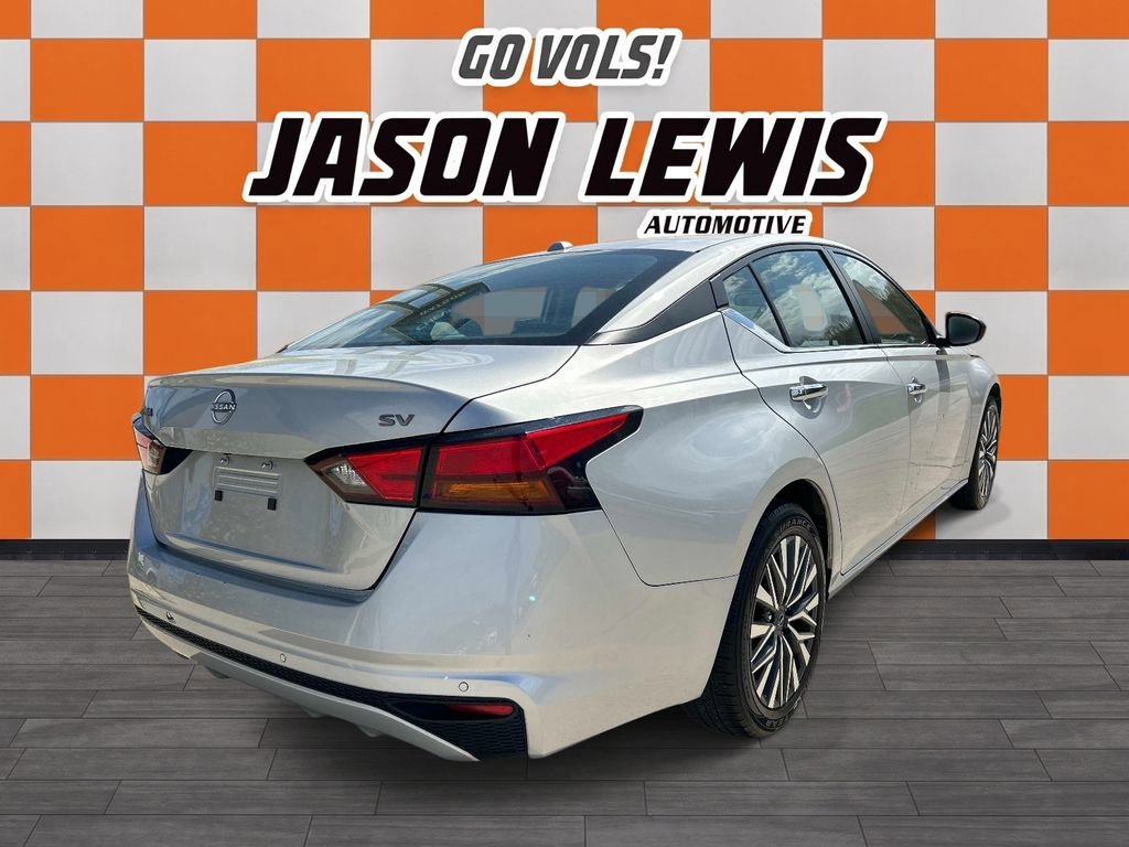 Used 2024 Brilliant Silve Nissan 2.5 SV image 4