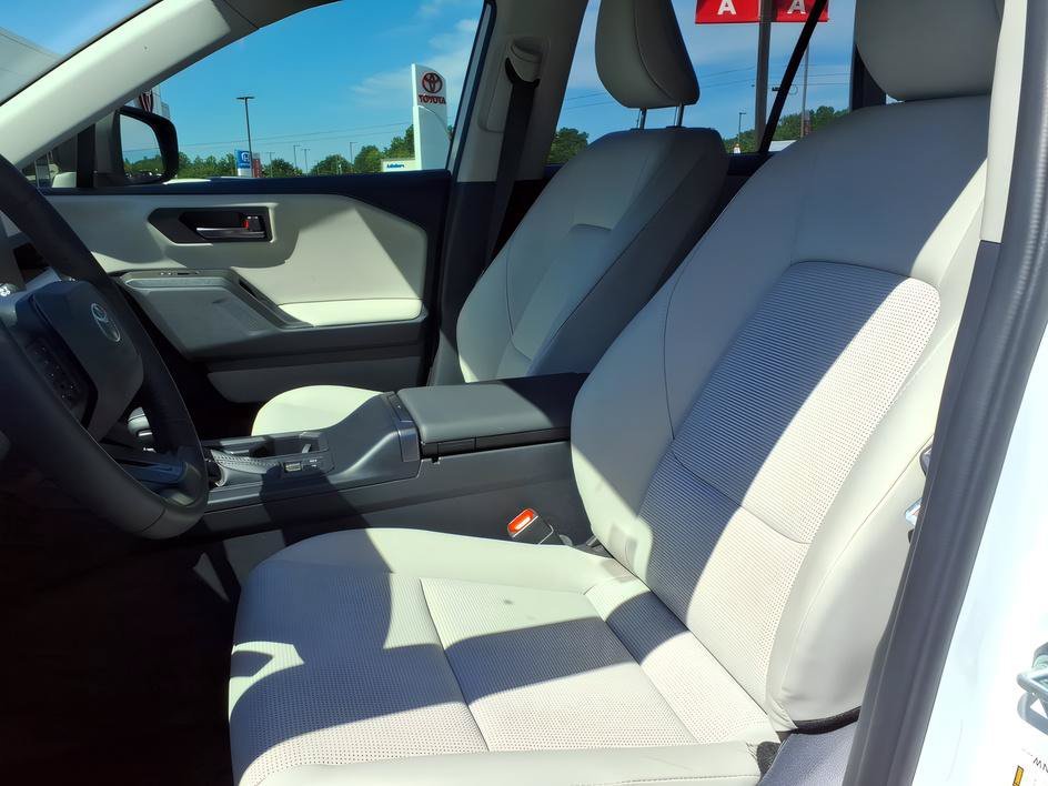 Used 2026 Wind Chill Pearl Toyota XLE Premium image 14