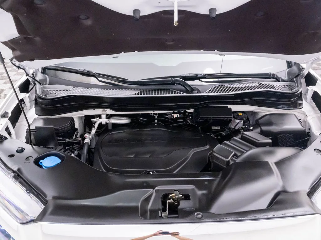 Certified Used 2025 White Honda RTL image 30