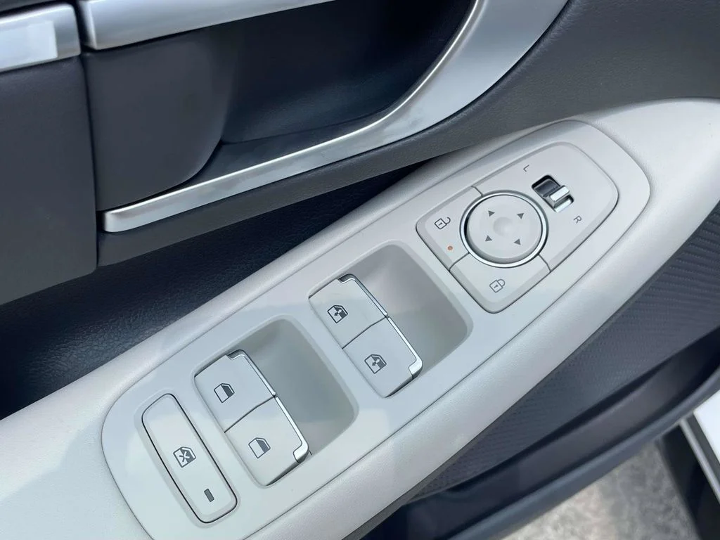 New 2026 White Hyundai SE image 14